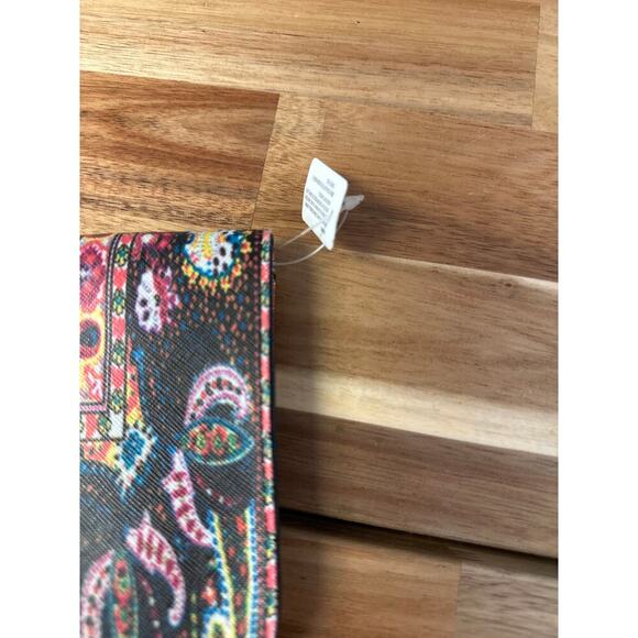 Multicolor Clutch Snap Closure - Picture 3 of 4